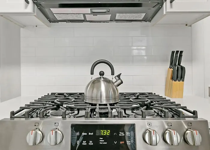 Apartment 2br Comfy And Stylish In West Town - Erie 1r Chicago