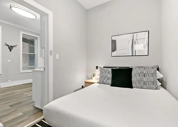 Apartment 2br Comfy And Stylish In West Town - Erie 1r Chicago