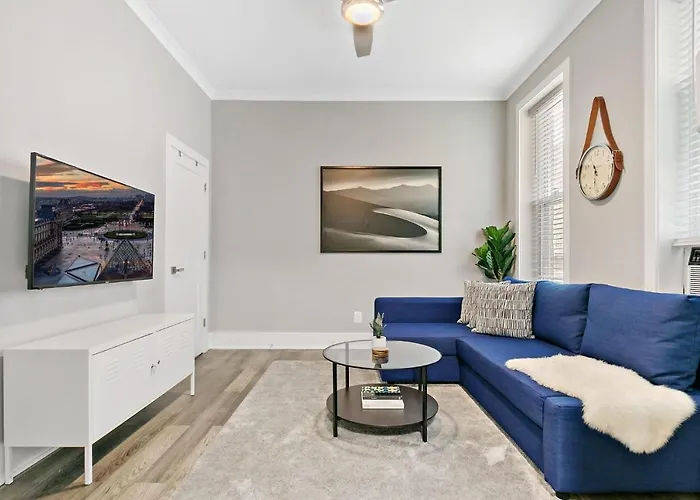 2br Comfy And Stylish In West Town - Erie 1r