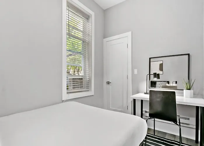 2br Comfy And Stylish In West Town - Erie 1r Apartment *