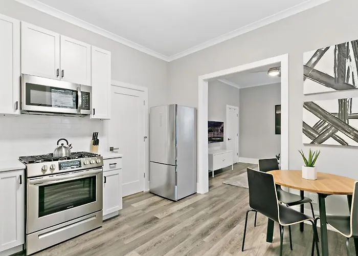 2br Comfy And Stylish In West Town - Erie 1r Apartment Chicago