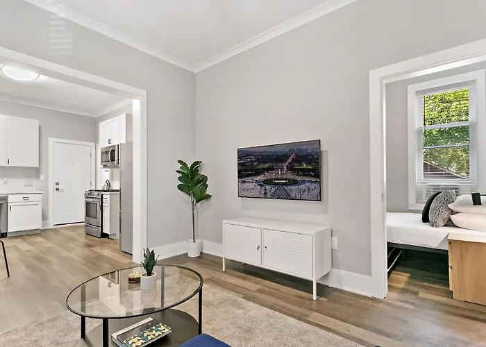 2br Comfy And Stylish In West Town - Erie 1r Apartment